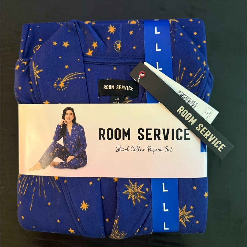 🌗 NWT! 🌗 Blue and Yellow Celestial Print Shawl Collar Pajama Set - Room Service